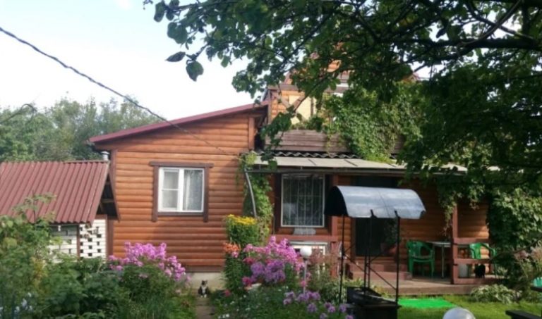 «Не подобається, не дивіться» — каже нам сусідка по дачі, яка засмагає голяка. Все б нічого, якби не одне АЛЕ.