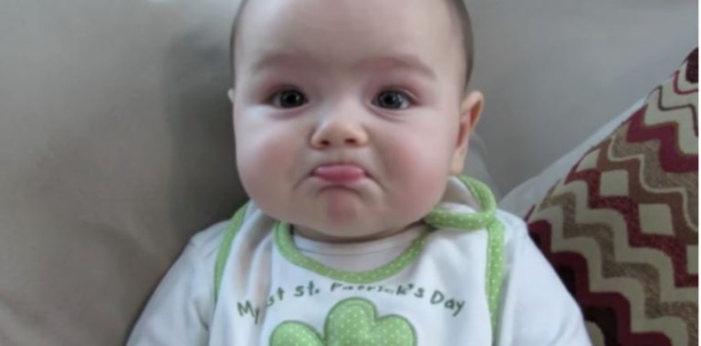 Тато вимовляє одне слово, а пухкий малюк влаштовує наймиліший переполох, який ви коли-небудь бачили.