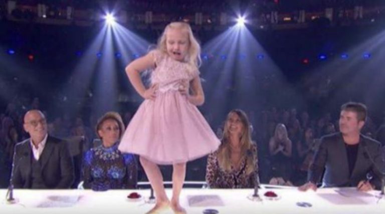 Юнак та його маленька подружка вийшли на сцену з неймовірним номером під трек ” Footloose ” – і закружляли голову всім членам журі.