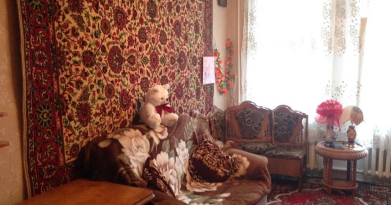 Коли Діма зажадав від Іри звільнити квартиру разом із дітьми, у дружини в голові дозріла ідея, і вирішила вона провчити чоловіка-зрадника.