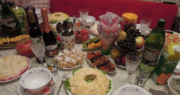 Наш син привів свою дівчину, знайомити нас. Починаючи з першої хвилини, я пошкодувала про зустріч і нетерпляче чекала на кінець вечора.