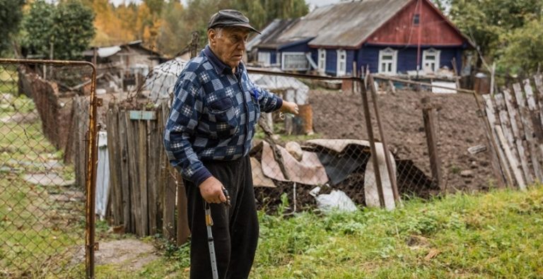 Коли батько постарів, постало питання про те, як я за ним доглядатиму. Адже місце у нашій квартирі мало, а до села я не можу переїхати