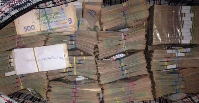 “Я зникну з вашого життя, якщо ви віддасте мені вартість моєї частки грошима” – заявив вітчим. Але у долі були інші плани.