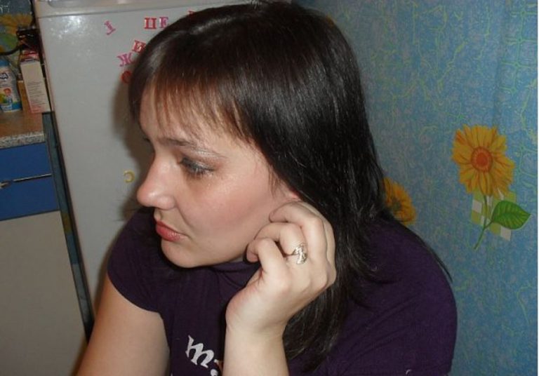 Я помічала у чоловіка див ності у поведінці, але коли він замкнув мене в квартирі напередодні nологів, я усвідомила – час тікати.