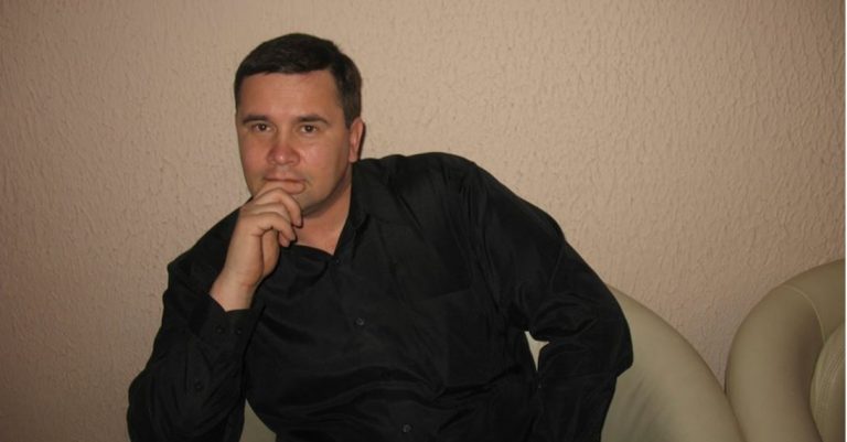 Олену попередили, що він суворий і жорстkий, і краще бігти від нього. Але вона придумала хитрий план.