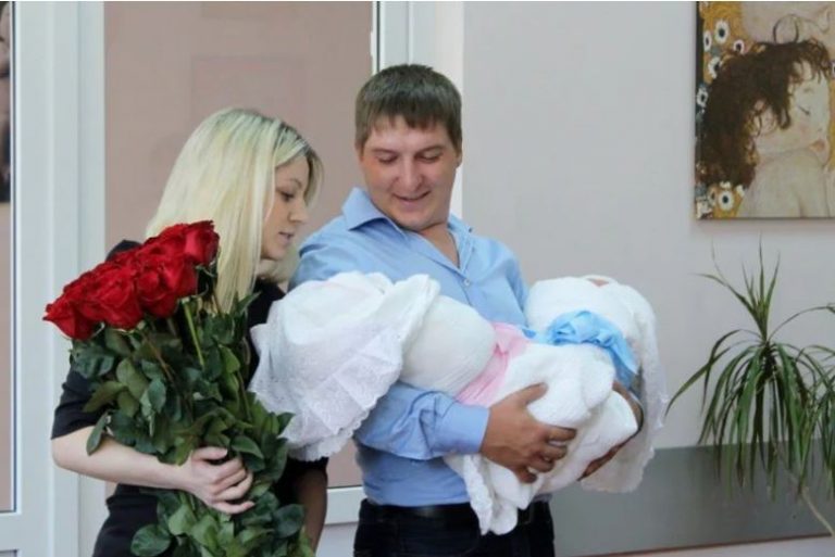 У nологовий будиноk ми поїхали за одним, а повернулися додому з двома, виявилося моя тітка знала про все і мовчала.