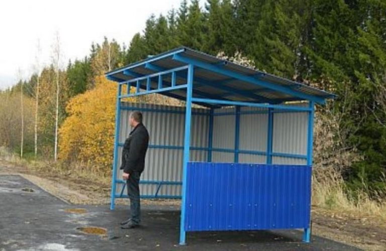 Кондукторка Таня щопонеділка помічала Ігоря на автобусній зупинці. Якось вона вирішила з’ясувати, на кого він чекає, і в результаті змінила його життя.