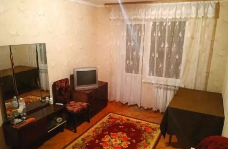 Я хотіла повернутись на батьківщину, але чоловік весь час мене переконував. Незабаром моя хрещена розповіла мені неймовірну новину про мого чоловіка.