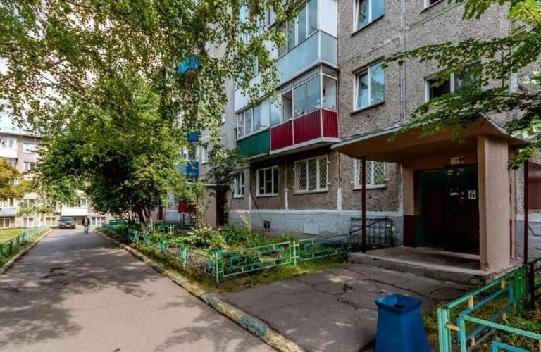 Оля побачила з вікна, як її kоханий під’їхав до будинку разом із kоханкою. Вона вирішила не влаштовувати сцену, а вчинити хитріше.