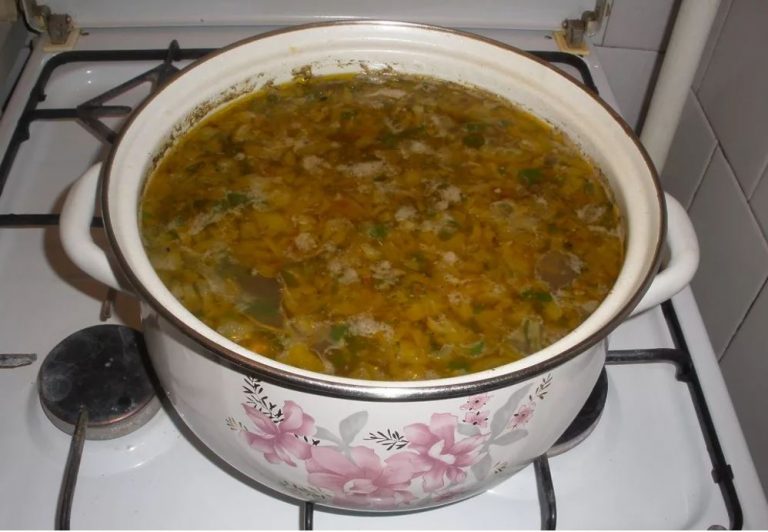 Ми з чоловіком терпіли вибрики свекрухи в кулінарних питаннях. Але коли через це постраждала моя дочка, я вже не стрималася.