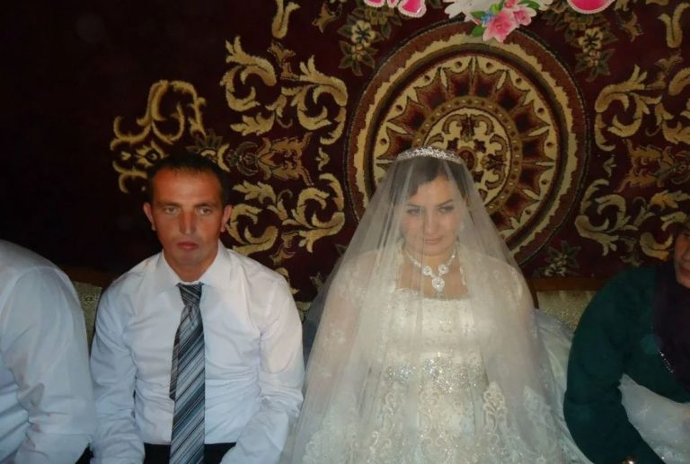 Свекор умовив молодят пожити у них. Вже наступного дня сталася біда. Невістка не про таке мріяла.