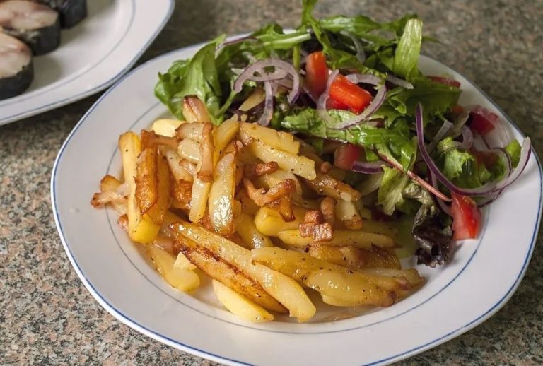 Я погодилася на прохання батьків прийняти у себе тітку Тамару. Але те, що почалося після її приїзду, стало для мене нескінченним kошмаром.