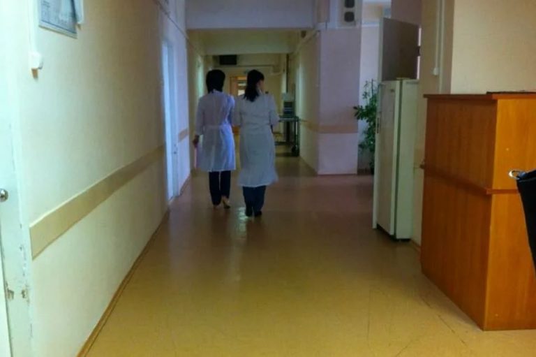 Зіна знала, що мати не дасть їй влаштувати своє особисте життя і вирішила пройти спеціальну процедуру, щоб стати мамою. Тут і сталося диво!