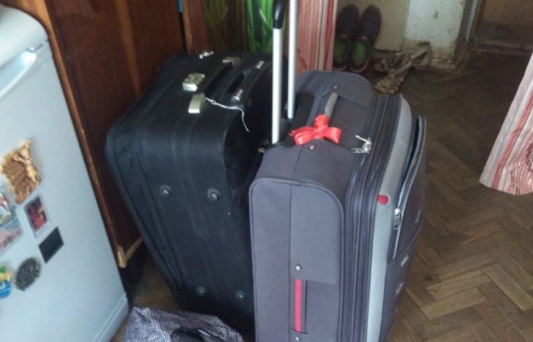 Син попросив мене впустити його з сім’єю до моєї квартири. Але жа х почався вже через кілька годин після їхнього приїзду.