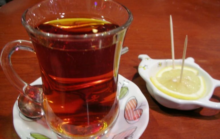 Люда і Діма вічно сва рилися, поки до них несподівано не з’явився Андрій – далекий родич із села. Із цього моменту все змінилося.