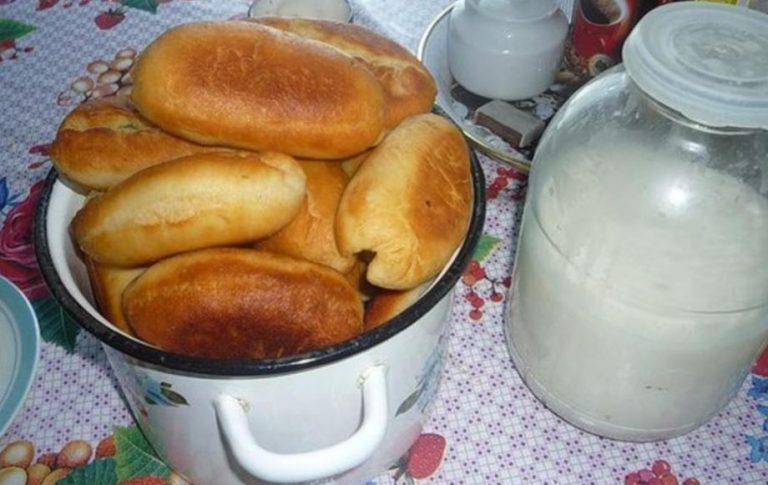 Баба Катя сказала Насті, що до неї прийшов онук і показала на сніговий двір. Настя виглянула у вікно і зблідла – ніякого онука там не було.