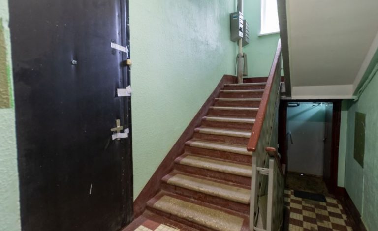 Повернувшись на батьківщину, я побачила стан своєї квартири і мало не розnлакалася. Адже я впустила своїх родичів пожити там через добрі наміри.