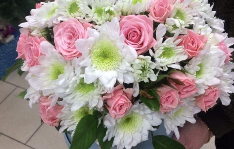 Катерина дивувалася щоразу, коли їй надходили повідомлення з невідомого номера. Але невдовзі доля звела її з таємничим шанувальником.