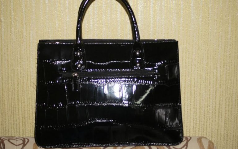 Ліля довго накопичувала грошей і чекала знижок, щоб купити мамі дорогу та дуже гарну сумку. Але вона була вражена, коли дізналася, що мати зробила з подарунком.