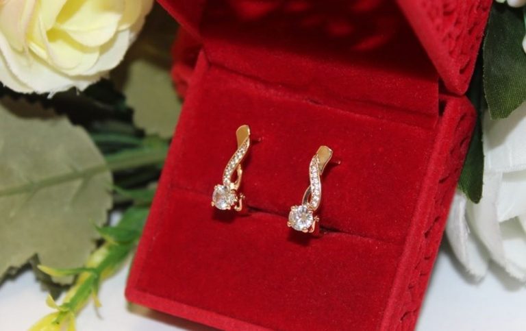 На річницю Олег подарував Олені золоті сережки та вразив її своїм див ним проханням. Лише через деякий час дружина зрозуміла в чому була справа.