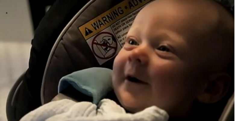 Це воістину дивовижне відео! 4-місячний малюк співає!