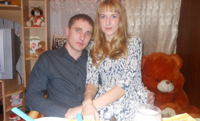 Коли батьки порадили Ігорю одружитися з Наталкою, той зніяковів, адже йому подобалися лише гламурні дівчата, а Наталя була надто серйозною.