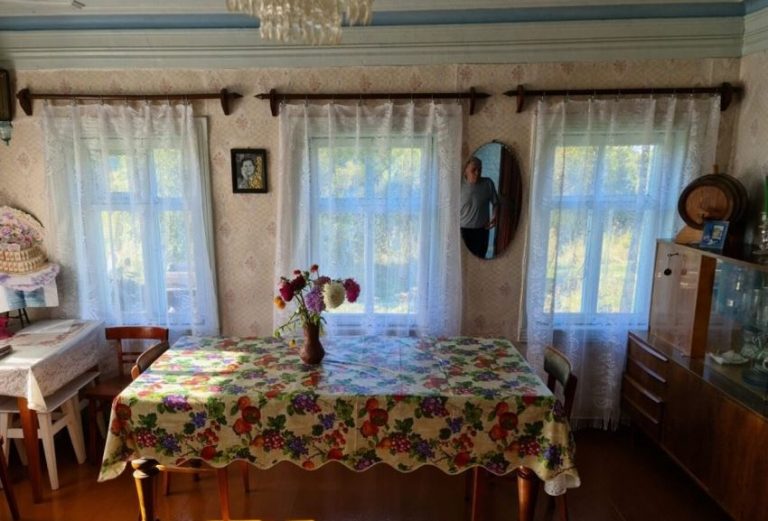 Дізнавшись, що чоловік йде до іншої, Настя повідомила йому, що доньки житимуть із ним. Саме це змінило ситуацію.