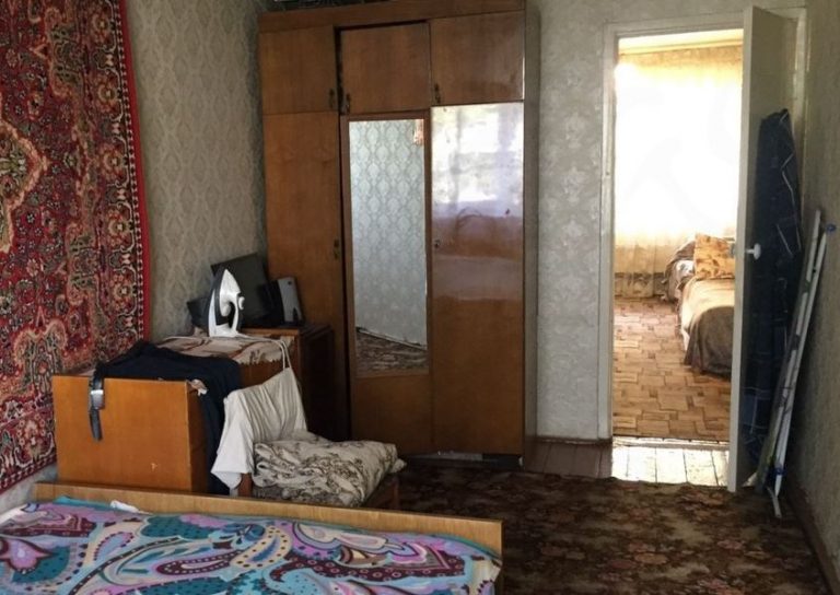 ”Один раз! Це було лише один раз! Ніколи більше не повториться, я присягаюся!” – благав Віктор, а Олена, здавалося, його не слухала.