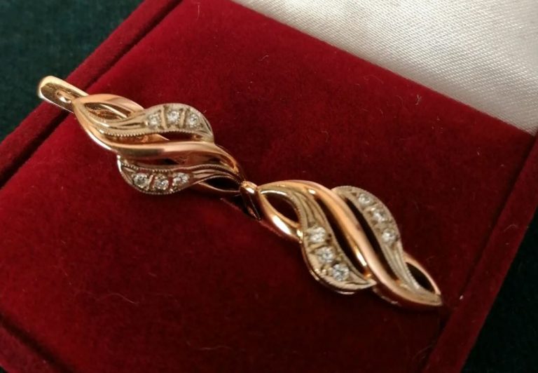 Марина була схвильована, коли за день до 8 Березня знайшла у кишені у чоловіка дорогі сережки. Але коли вона не отримала їх у подарунок, її життя за один день перекинулося з ніг на голову.