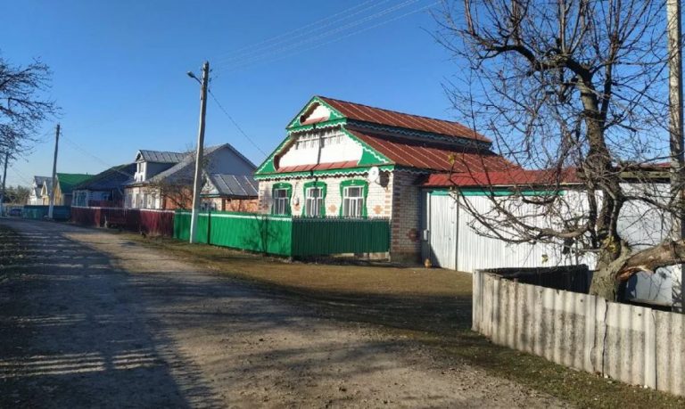 Наталя вирішила кинути все і поїхати до батьків у село, бо більше не виносила поведінку чоловіка та свекрухи. Там на неї чекала доленосна зустріч.