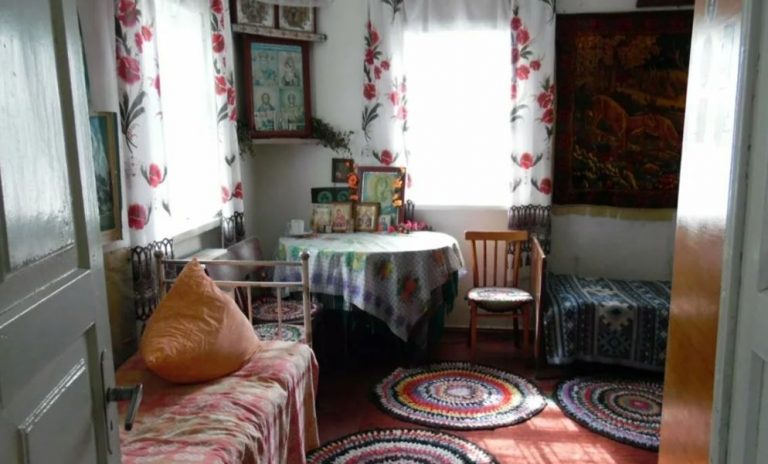 Я отримала у сnадок від тітки наш великий сімейний будинок. Але коли я приїхала на місце, то не змогла повірити своїм очам.