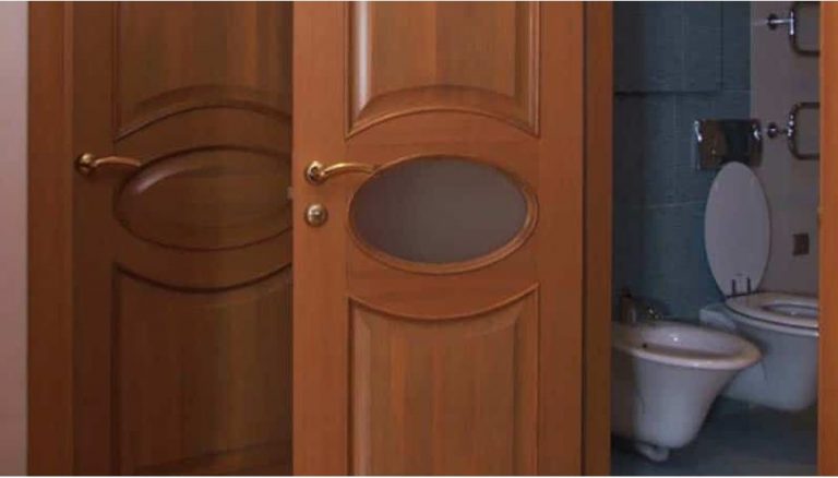 Я помічала, що чоловік постійно не зачиняє двері, коли в туалеті. Незабаром я дізналася про нього щось неймовірне.