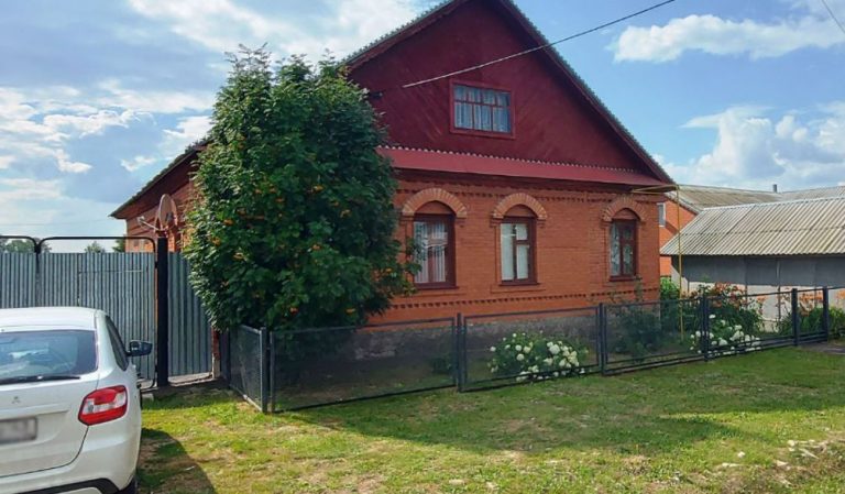 Сім років тому батьки вмовили нас із чоловіком пожити в їхньому домі в селі. А коли ми з чоловіком відремонтували будинок, розширивши та модернізувавши його, мама вразила мене своєю заявою.