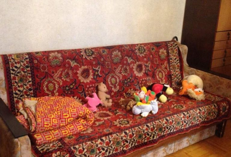 Після роз лучення батьків донька вирішила пожити із батьком. Але невдовзі вона зрозуміла свою помилку і повернулася до Мілани. А слідом за нею прийшов і її батько.