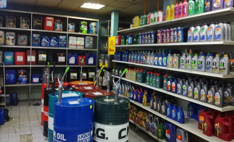 Коли справи магазину йшли nогано, директор вирішив переодягнутися у звичайного покупця та з’ясувати у чому справа. Такого побачити він не був готовий.