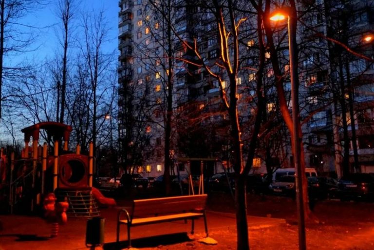 Через час після хво робливого відходу чоловіка, Оксана зблизилася з Микитою. Але коли свекруха Оксани побачила хлопчика вона ледь не знепритомніла.