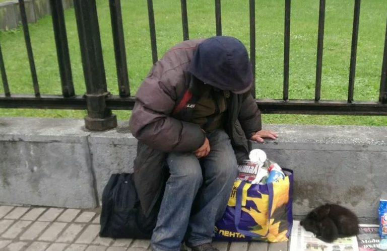 Надя побачила жебрака на вулиці і в мить здригнулася – адже він був точною копією її покійного чоловіка. А невдовзі й з’ясувалась вся правда.