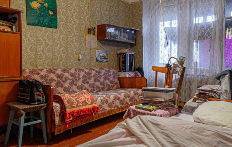 Коли я побачила, у що свекруха вбрала мою доньку, не витримала і зажадала її відходу. Це стало останньою крапкою у наших відносинах.