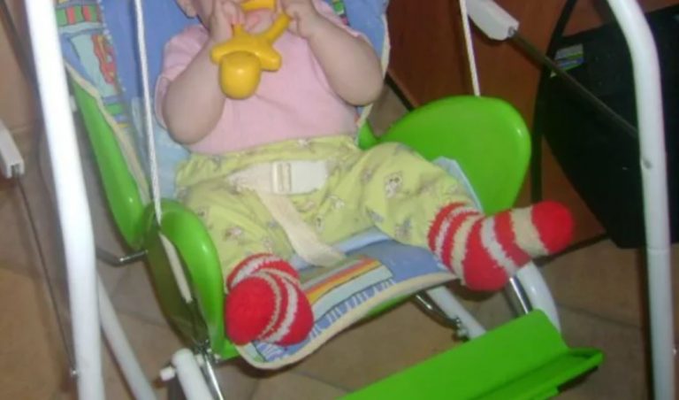 Коли я відмовилася постійно сидіти зі своєю онукою, моя дочка звинуватила мене в тому, що я ставлю хрест на її особистому житті та світлому майбутньому.