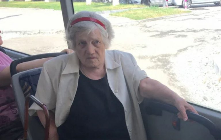 Ольга Сергіївна дивилася на дівчину з рваними джинсами та фіолетовим волоссям та згадала свої молоді роки.