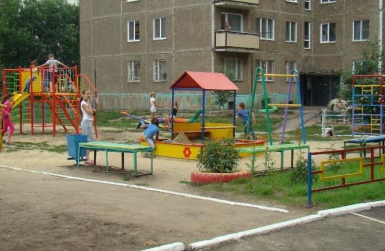 Коли неадекватна тітка підійшла до Артура з дитбудинку і почала ображати його, я вже хотіла втрутитися, але раптом хлопчик ошелешив мене своєю поведінкою.