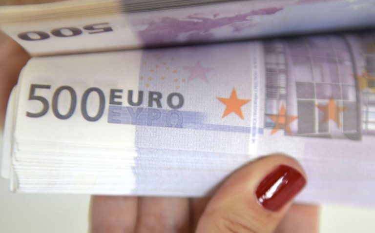 Коли брат розлучився зі своєю дружиною, наша мати стала всіляко підтримувати kолишню невістку. Незабаром це переросло в якусь манію!