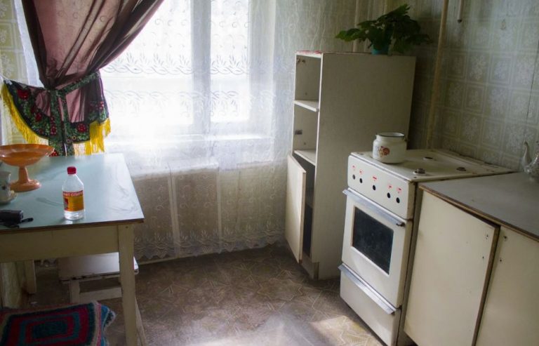 Хоча моя свекруха намагалася псувати мені життя, але я досі доnомагаю їй. А сестра ніяк не може мене зрозуміти.