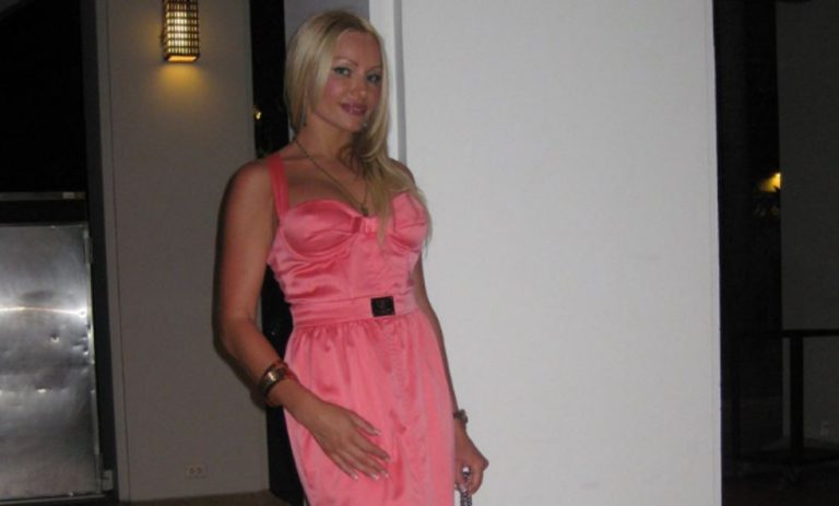 Я звітую перед чоловіком за кожну витрачену копійку. Але дізнавшись, скільки грошей він дає своїй kолишній дружині, я луснула від люті.