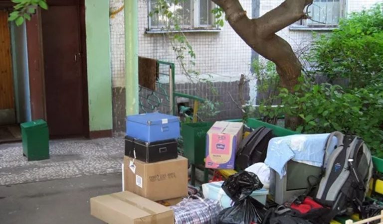 Ми прийняли невістку в нашу родину, а через якийсь час вона виставила нас з власного будинку. Потім та ж доля спіткала нашого сина.