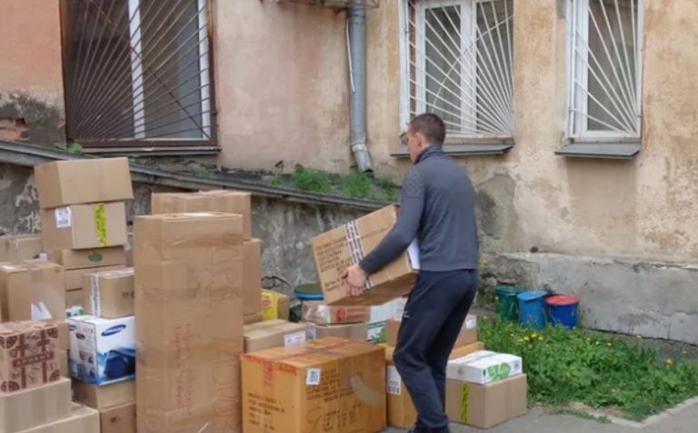 Чоловік постійно маніпулював мною, збираючи свої речі та погрожуючи піти. Але одного разу мені все це набридло, і я сама взяла та вигнала його з дому.