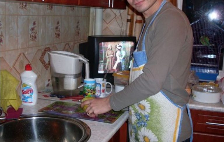 Подружжя вирішило, що Юрій займеться домашніми справами, а Христина попрацює сама. Але це рішення створило нові проблеми.