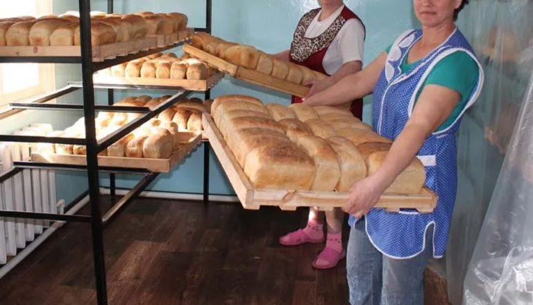 Свекруха з першого дня була впевнена, що така проста невістка не підходить її сину. Але незабаром життя поставило все на свої місця.