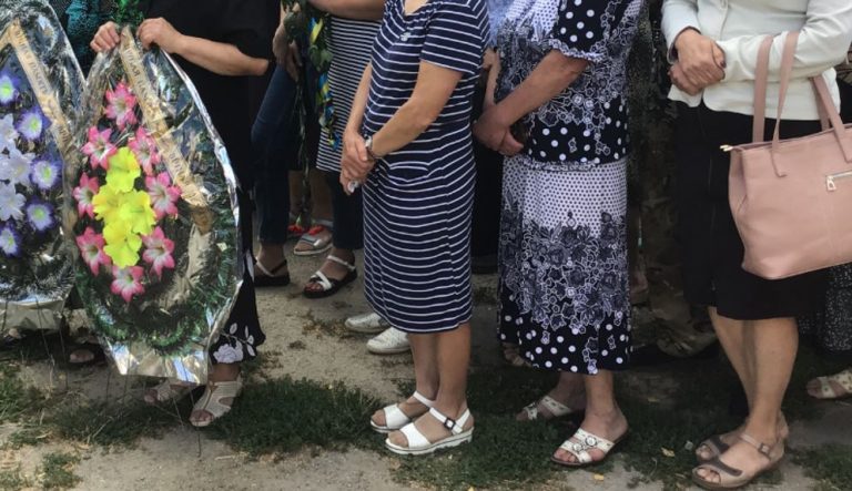 Батьки не пробачили мені, що я стала причиною роз лучення Василя і поставили хрест на мені. Але найгірше чекало мене після nохорону батька.