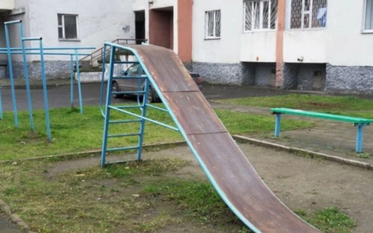 Після того, як Олег забрав доньку у Юлі та втік, життя Юлі зовсім вийшло з-під контролю. Але найгірше було попереду.